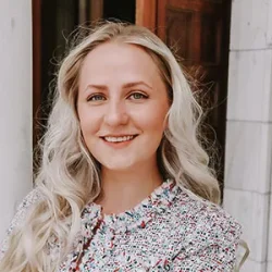 Vlada Snyder Headshot